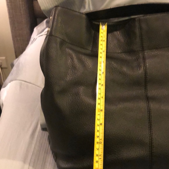 REDUCED💥Banana Republic Black Leather Bucket Bag - Picture 5 of 7